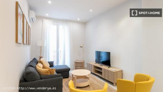 Maravilloso apartamento amueblado y bien distribuido en una ubicación central. - BARCELONA