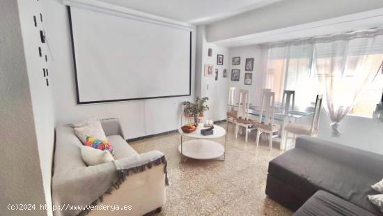  MARAVILLOSA VIVIENDA EN EL CENRTRO DE ORIHUELA CON BALCÓN, LISTA PARA ENTRAR A VIVIR...¡VISITELA!  