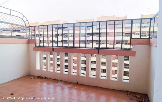 Vivienda de tres dormitorios y salón con bonita terraza exterior a paseo Fernando El Católico - ZA