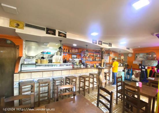  En Badalona, se vende LOCAL 70m2 Bar con Arrendatario. Ideal Inversores. - BARCELONA 