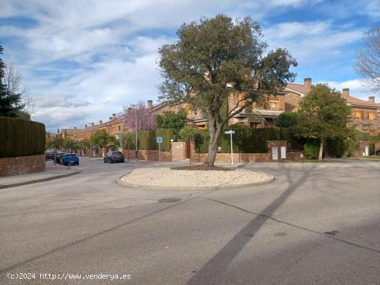 AMPLIA PLAZA DE GARAJE EN EL CANTIZAL, LAS ROZAS DE MADRID - MADRID