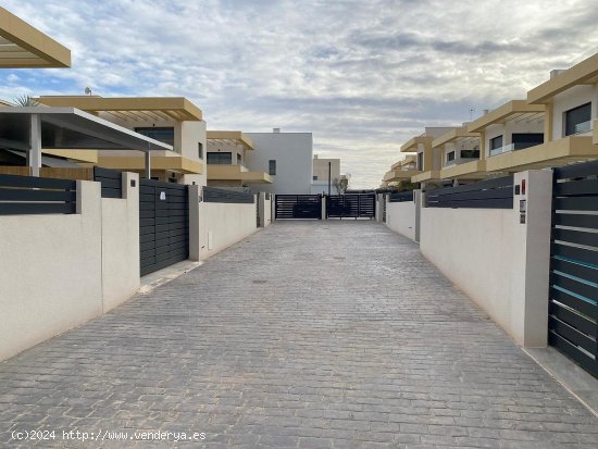 Villa en venta en Los Montesinos (Alicante)