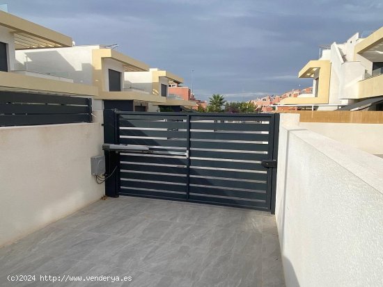 Villa en venta en Los Montesinos (Alicante)