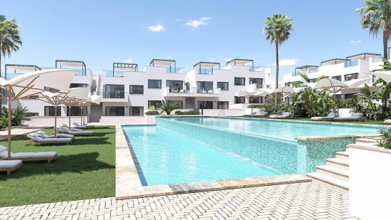 Chalet en venta a estrenar en Torrevieja (Alicante)