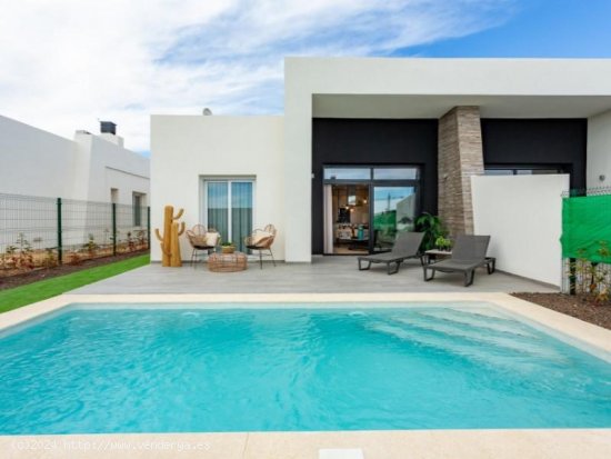 Villa en venta en Algorfa (Alicante)