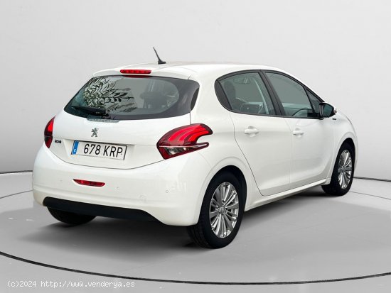 Peugeot 208 Signature - 