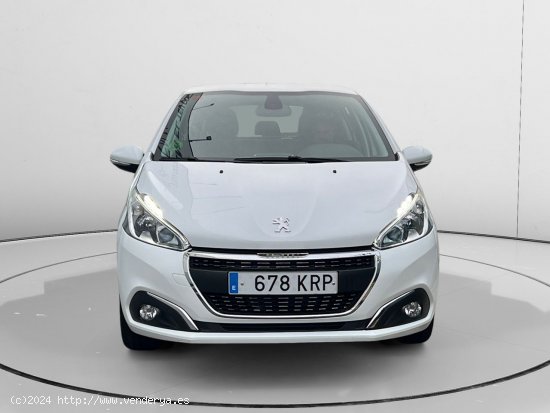 Peugeot 208 Signature - 