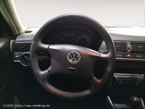 Volkswagen Golf 1.9 TDI - 