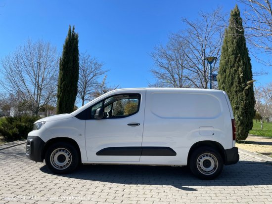 Peugeot Partner Pro Standard 600kg 1.5 HDi 100cv. *IVA deducible* *141.000 km* *Finales del 2019* *N