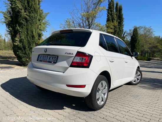 Skoda Fabia Ambition MPI 75cv. *IVA deducible* *Año 2019* *Nacional* - Madrid