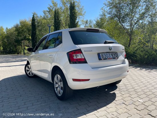 Skoda Fabia Ambition MPI 75cv. *IVA deducible* *Año 2019* *Nacional* - Madrid