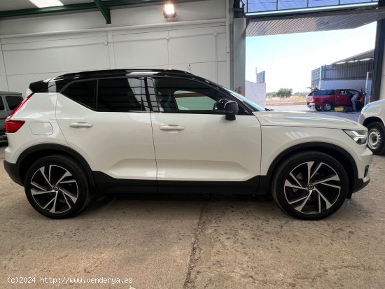 Volvo XC40 2.0 D4 AWD RDesign Auto - VILLANUEVA DE CORDOBA