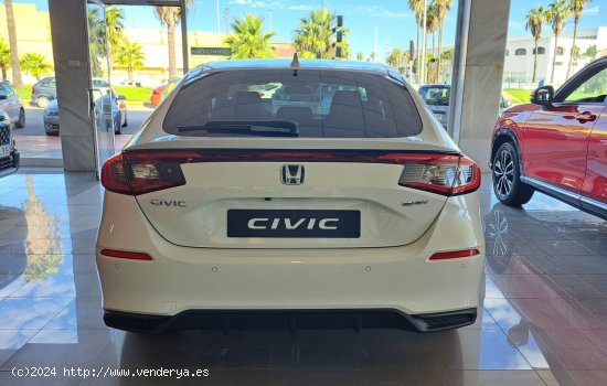 Honda Civic 2.0 i-MMD Elegance CVT - jerez