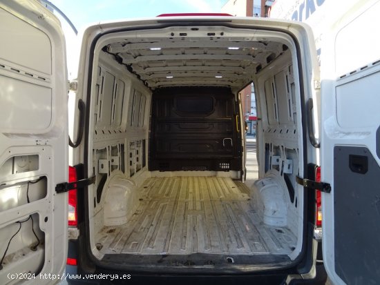 Volkswagen Crafter 2.0 TDI L3H2 - Viladecans