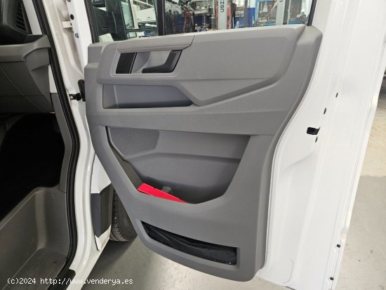 Volkswagen Crafter TDI 122CV CAJA CERRADA - QUART DE POBLET