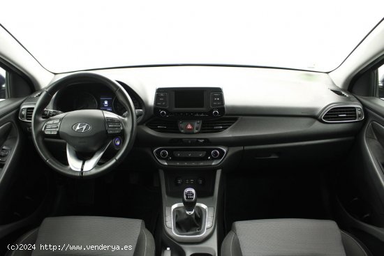 Hyundai i30 1.4 MPI ESSENCE 5P - 