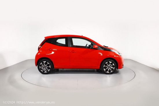 Toyota Aygo 1.0 VVT-I X-PLAY 5P - 