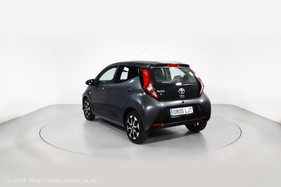 Toyota Aygo 1.0 VVT-I X-PLAY 5P - 