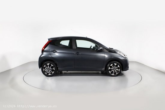 Toyota Aygo 1.0 VVT-I X-PLAY 5P - 