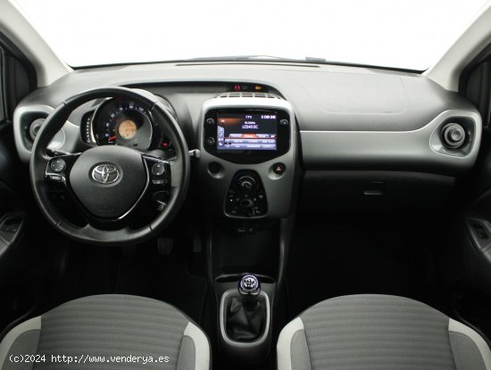 Toyota Aygo 1.0 VVT-I X-PLAY 5P - 