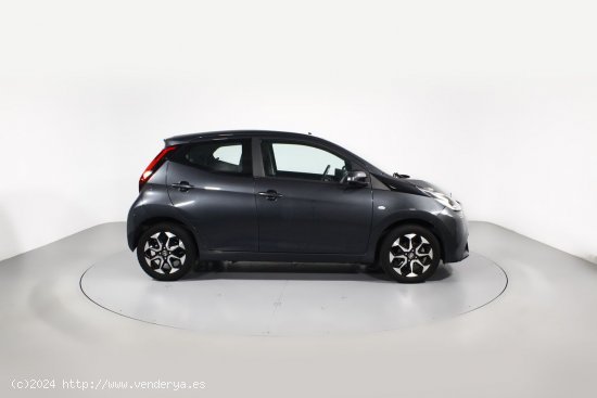 Toyota Aygo 1.0 VVT-I X-PLAY 5P - 