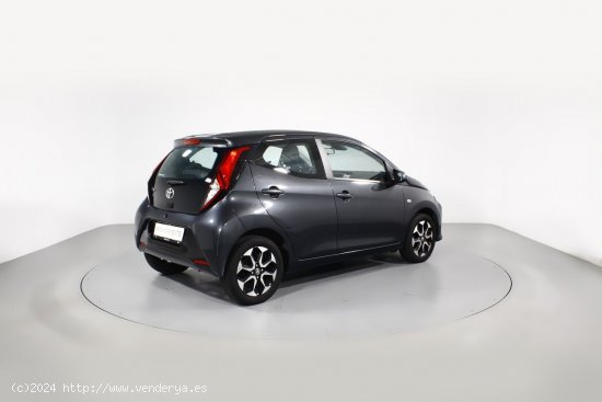 Toyota Aygo 1.0 VVT-I X-PLAY 5P - 