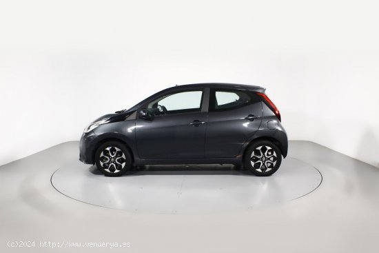 Toyota Aygo 1.0 VVT-I X-PLAY 5P - 