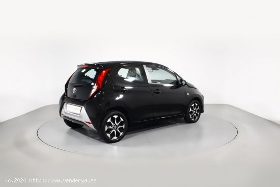 Toyota Aygo 1.0 VVT-I X-PLAY 5P - 