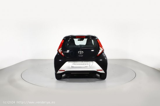 Toyota Aygo 1.0 VVT-I X-PLAY 5P - 