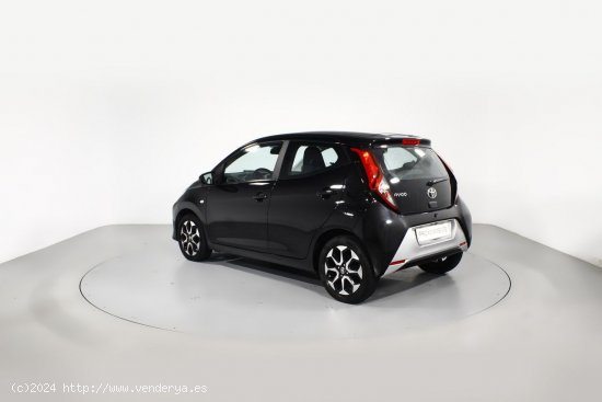 Toyota Aygo 1.0 VVT-I X-PLAY 5P - 