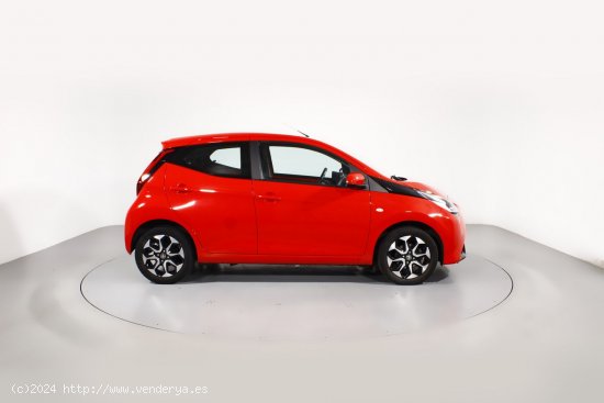 Toyota Aygo 1.0 VVT-I X-PLAY 5P - 