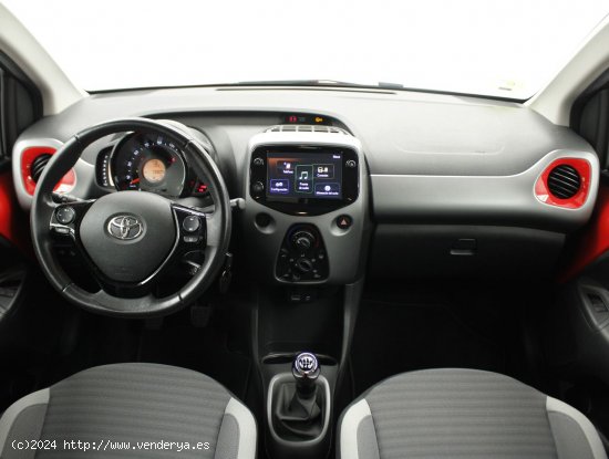 Toyota Aygo 1.0 VVT-I X-PLAY 5P - 