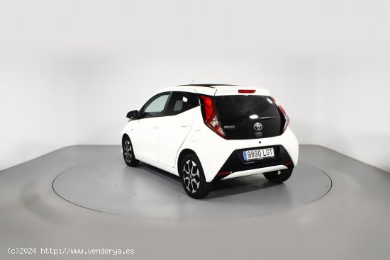 Toyota Aygo 1.0 VVT-I X-PLAY 5P X-SHIFT - 