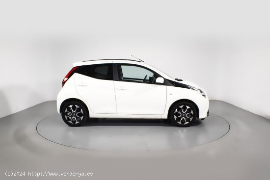 Toyota Aygo 1.0 VVT-I X-PLAY 5P X-SHIFT - 