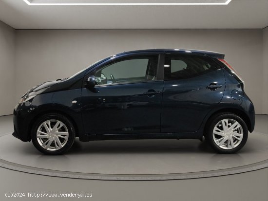 Toyota Aygo 1.0 70 x-play business - Gelves