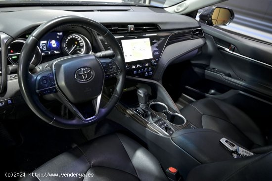 Toyota Camry   2.5 220H Luxury - 