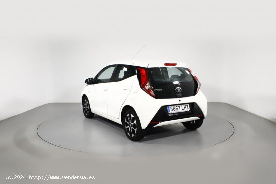 Toyota Aygo 1.0 VVT-I X-PLAY 5P - 