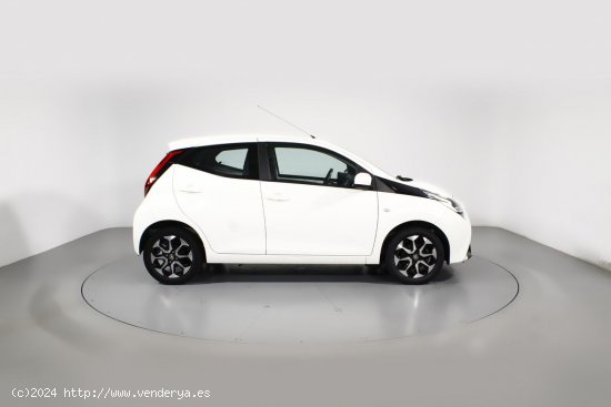 Toyota Aygo 1.0 VVT-I X-PLAY 5P - 