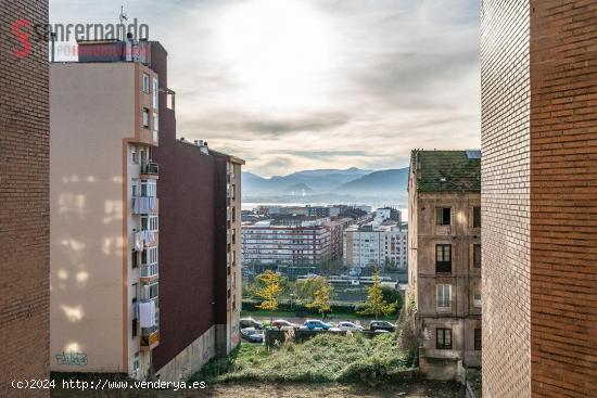 Piso en la calle Alta junto a Unicaja con plaza de garaje - CANTABRIA