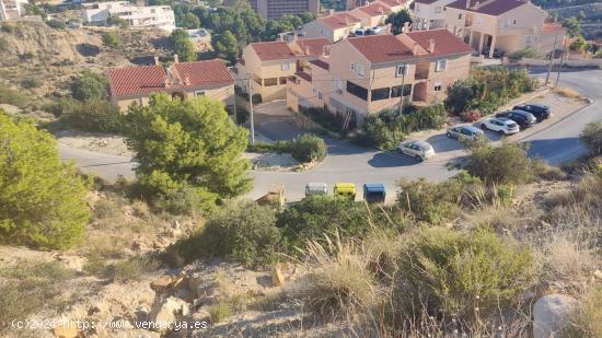 ¡ PARCELA URBANA, PARA CONSTRUIR VIVIENDA UNIFAMILIAR EN ZONA DE LUJO CON VISTAS AL MAR! - ALICANTE