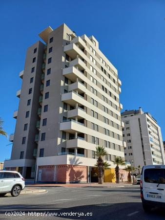 ALQUILER DE LOCAL COMERCIAL EN ESQUINA  CON INCREÍBLE UBICACIÓN RES. MARINA BAY EN EL CAMPELLO - A