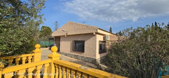 Chalet en venta Olocau - VALENCIA