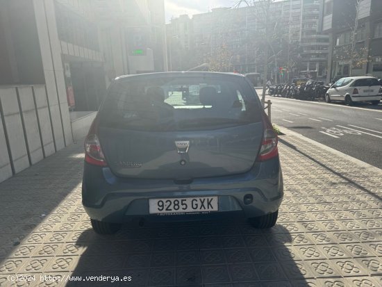 Dacia Sandero Base 1.2 16v 75cv - Barcelona