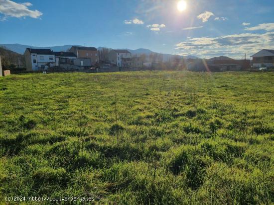 FINCAS URBANAS EN FLORES DEL SIL - LEON