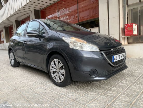 Peugeot 208 5P ACTIVE 1.4 HDi 68 - Barcelona