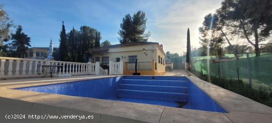  Chalet independiente en venta Pedralba - VALENCIA 