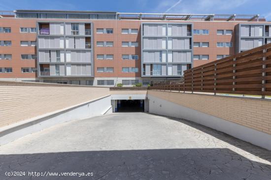 Plaza de garaje en Urbanización privada - GRANADA