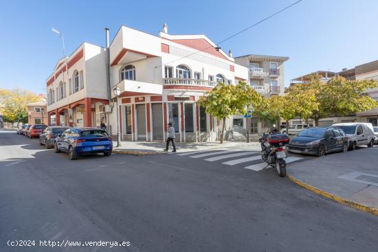 ¡Tu negocio en el corazón de Atarfe! Local comercial en venta con gran escaparate. - GRANADA