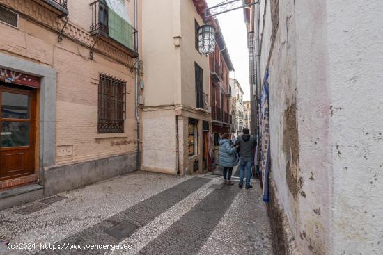  INVERSIÓN! SE VENDE EDIFICIO CON LOCAL COMERCIAL EN ZONA PLAZA NUEVA - GRANADA 