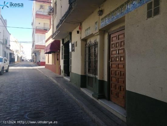  VENTA DE LOCAL COMERCIAL EN CALLE LA PALMA , PUERTO REAL - CADIZ 